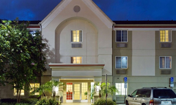 Altamonte Springs Hotel | Cozy Suites in Orlando with Pool & Spa Amenities