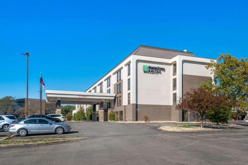 Springfield Hotel | Budget-Friendly MainStay Suites in Springfield with Pool Access