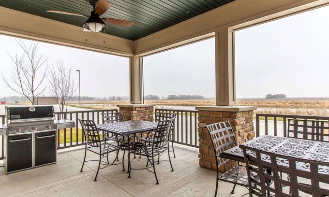 Stanley Hotel | Relax at MainStay Suites Stanley with Spa and Family Amenities