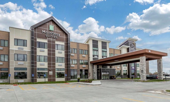 Waukee Hotel | Discover MainStay Suites Waukee: Family-Friendly Comfort