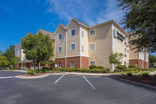 Wilmington Hotel | Pet-Friendly MainStay Suites Wilmington with Pool Access