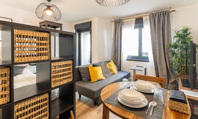 Verin Apartment | Maior 5 Apartamentos: Family-Friendly Retreat with Top Ratings