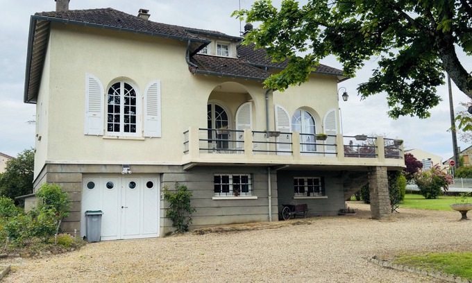 Saint-Sulpice-les-Feuilles House | Cozy Ocean View Getaway in Saint Sulpice les Feuilles