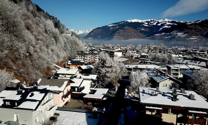Schuttdorf Villa | Modern Maiskogel Studio Apartment with Breakfast Included