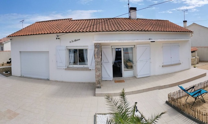 LʼAiguillon-sur-Mer House | Cozy Maison Steps from the Beach in Laiguillon sur Mer