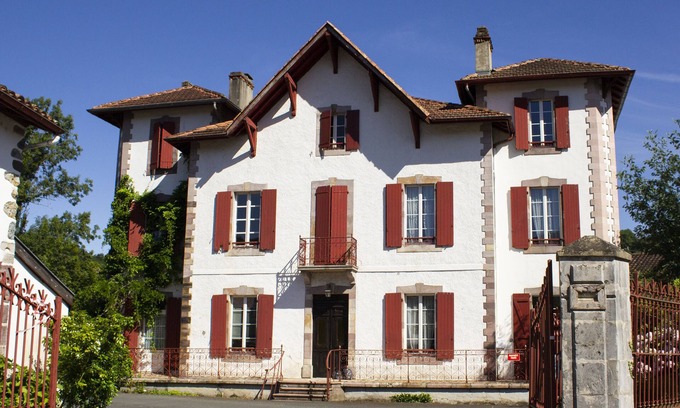 Saint-Etienne-de-Baigorry House | Stunning Maison de Maître: Sleeps 20 in St Etienne