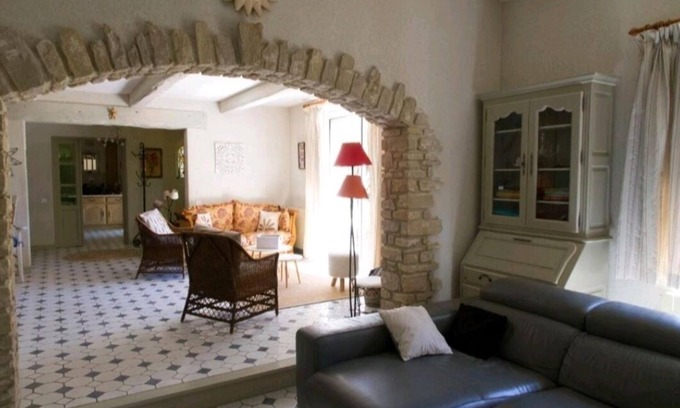 Saint-Didier-au-Mont-d'Or House | Elegant Maison Provençale: Family & Pet-Friendly Getaway