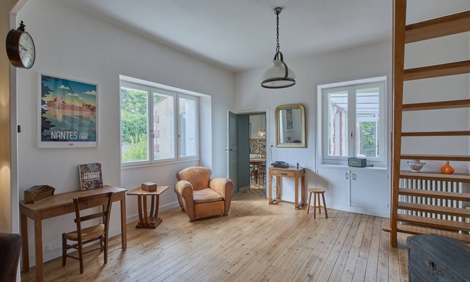 Saint-Julien-de-Concelles House | Maison du Vignoble: Garden Retreat with Spa and Pet-Friendly Amenities