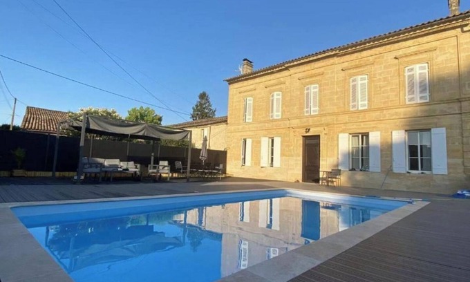 Saint-Philippe-dAiguille House | Restored Maison de Maître Gironde with Pool & Breakfast