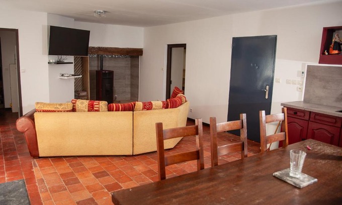Mielan House | Relaxing Retreat Near Marciac with Hot Tub & Pet-Friendly