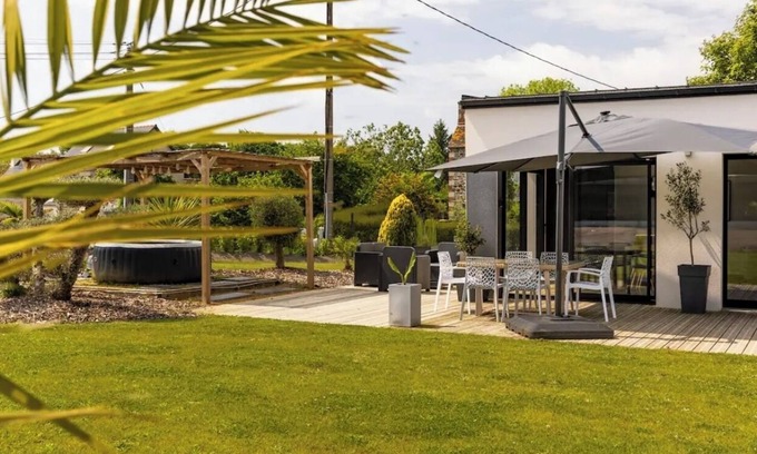 Lantic House | Beachside Retreat: 5 Minutes to the Waves & Family-Friendly