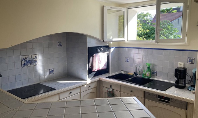 Maisons-Laffitte House | Family-Friendly Maison 6 Min from Gare de Maisons-Laffitte
