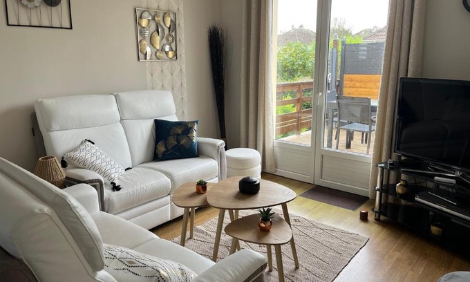 Courseulles-sur-Mer House | Beachside Retreat: Family-Friendly Stay Near the Shore