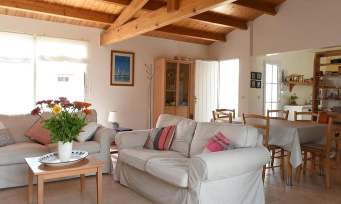 Ars-en-Re House | Charming Maison à Ars-en-Ré with Terrace & Free WiFi