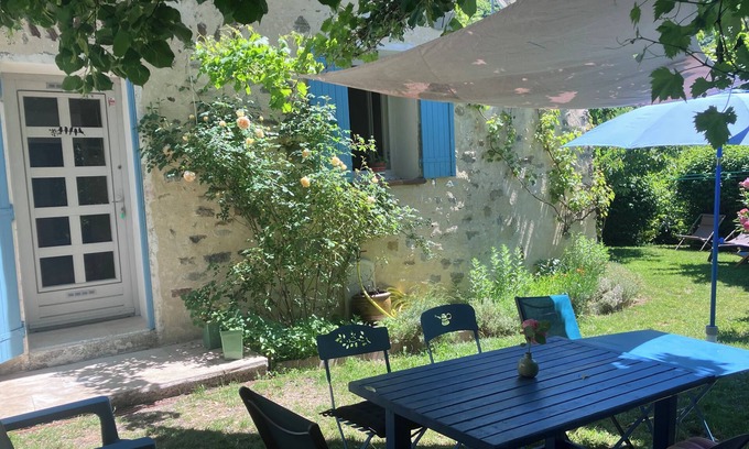 Chaudebonne Cottage | Relax at Maison à Coté des Champs de Lavandes
