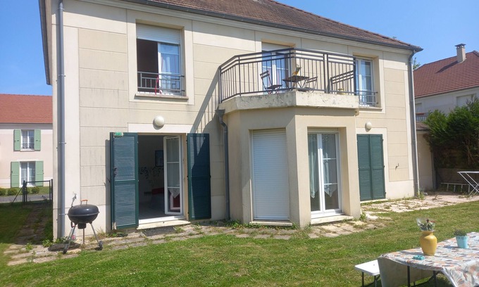 Bussy-Saint-Georges House | Family-Friendly Maison à Disney Land Paris with Kitchen Access