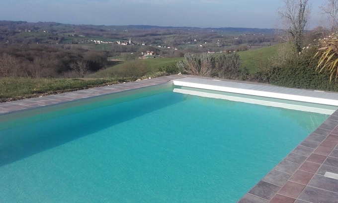 Castetner House | Scenic Maison à la Campagne with Pool & Spa Amenities