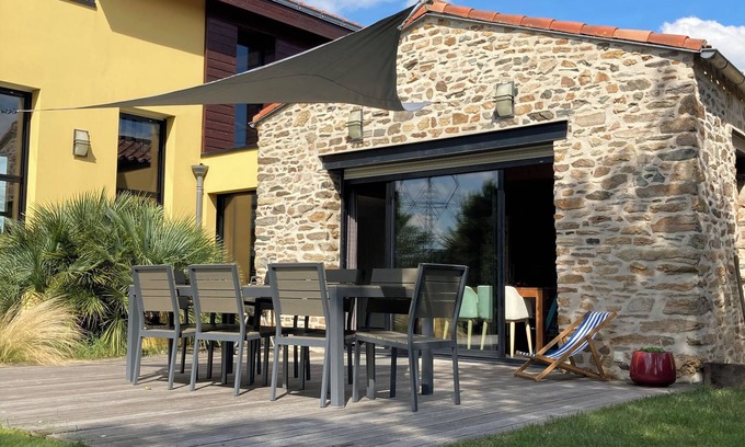 Coueron House | Relaxing Maison à la Campagne: Close to Nantes & the Sea