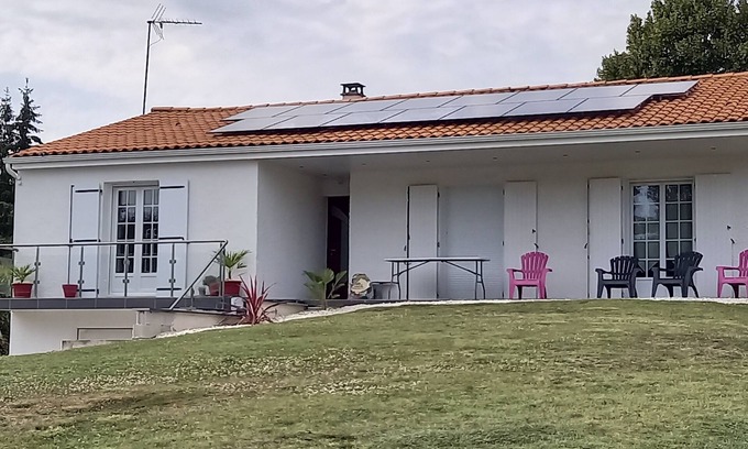 Pessines House | Ideal Retreat Near Saintes and Royan with Breakfast Included