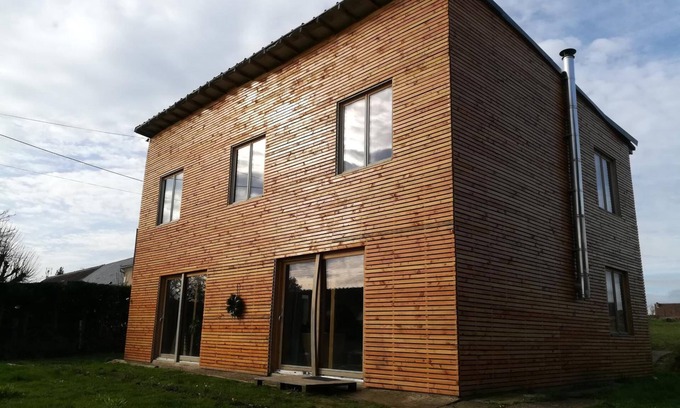 La Chapelle-Encherie House | Eco-Friendly Retreat: Maison Écologique en Paille Awaits