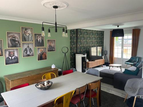 Pin - Vert Galant House | Ideal Maison for Groups Near the Circuit - Rated 10/10
