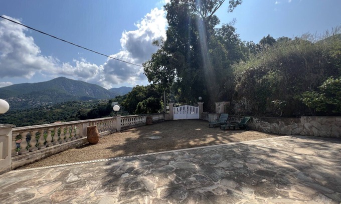 Santʼ Andrea-dʼOrcino House | Spacious Maison for 10, Steps from Tiuccia Beach