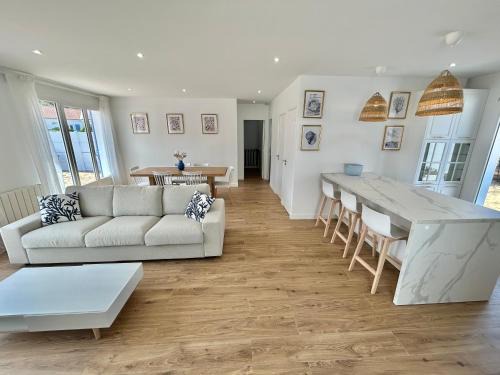La Tranche-sur-Mer House | Oceanfront Retreat: Maison 100m Plage, La Tranche sur Mer
