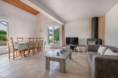 La Plaine-sur-Mer House | Tranquil Maison for Families, Just 200m from the Sea