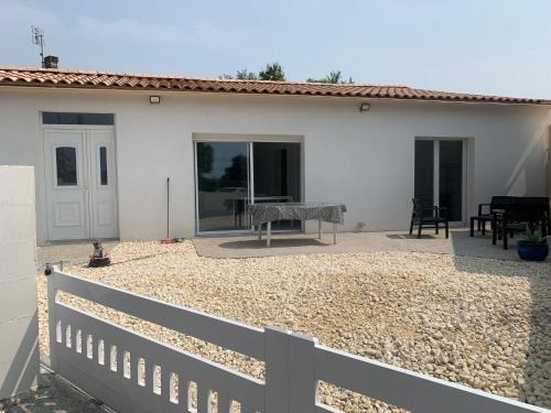 Port-des-Barques House | Discover Maison 17730: Oceanfront Retreat in Charente-Maritime