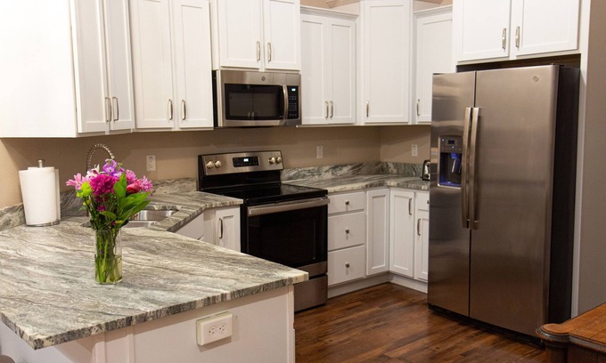 Hot Springs Condo | Indulge in the Duke Ellington Suite at Maison 226