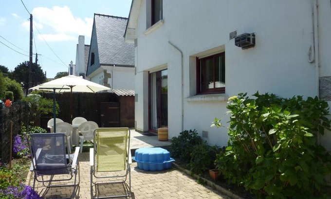 La Trinite-sur-Mer House | Cozy Maison with Ocean View, Steps from the Beach