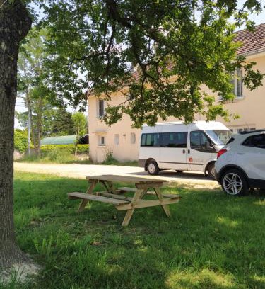 Rancy House | Cozy Retreat with Parking and Garden for Your Stay