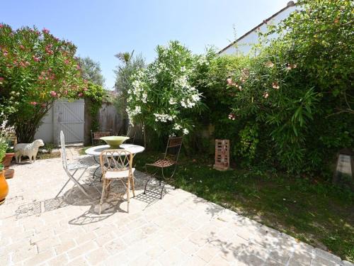 Les Portes-en-Re House | Cozy 3-Room Maison with Garden Near Portes-en-Ré