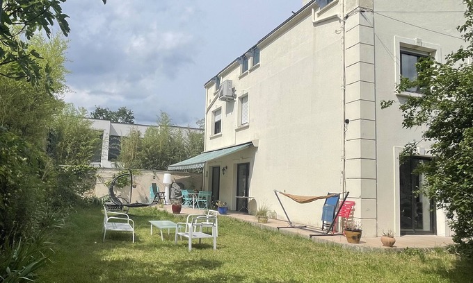 Le Parc Saint-Maur House | Relax in a 300m2 Maison with Home Cinema near Paris