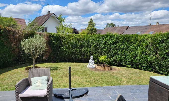 Meulan-en-Yvelines House | Discover Maison 4 Chambres: Family-Friendly Retreat