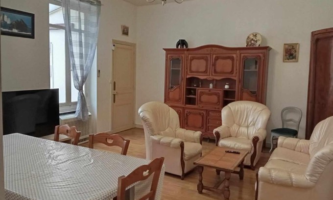 Saint-Jean-d'Angely House | Warm Retreat at Maison Chaleureuse - Family Friendly Stay