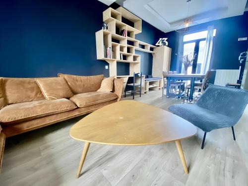 Quartier Saint-Clement - Jardin des Plantes Apartment | Discover Comfort at Maison 43: Family-Friendly Retreat