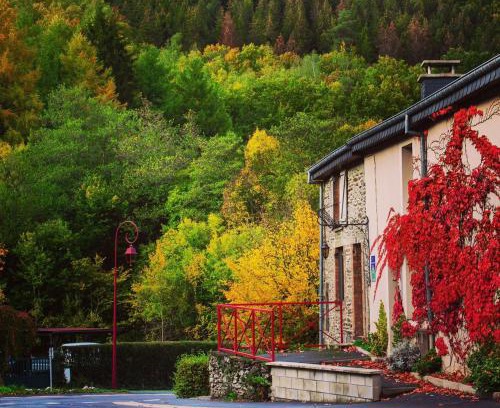 Les Hautes-Rivieres House | Beautiful Maison with Pool and Nature Park Access