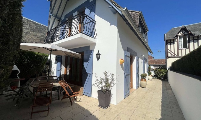 Benerville-sur-Mer House | Cozy Maison for Families, Steps from the Beach