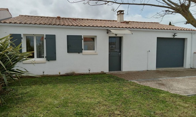 Cheray House | Modern Maison for 6 with Pool in Prime Oléron Location