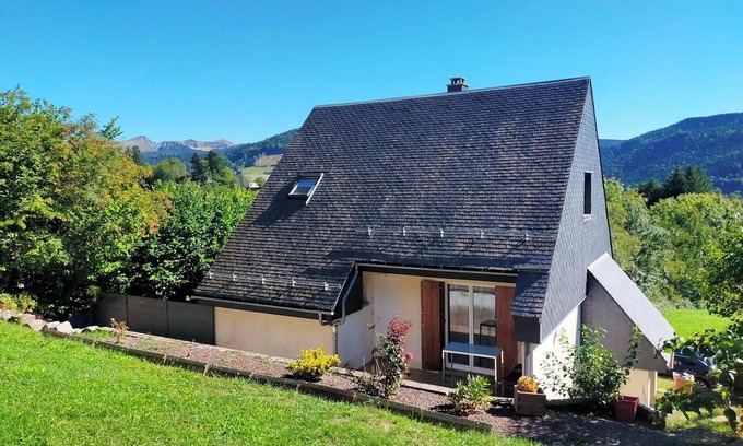 Murat-le-Quaire House | Tranquil Maison with Scenic Views and Family-Friendly Amenities
