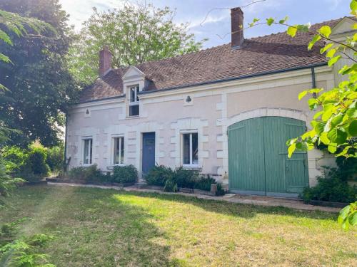 Chateauvieux House | Cozy Maison Near Zoo de Beauval with Garden & Fireplace