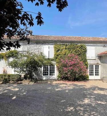 Bellevigne House | Maison 8 pers, piscine, au cœur du pays de Cognac