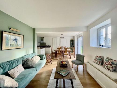 Combrit House | Spacious Maison for 9 in Sainte-Marine near Beach & Port