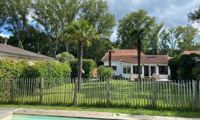 Saint-Medard-en-Jalles House | Family-Friendly Maison Arcachonnaise near Bordeaux & Ocean