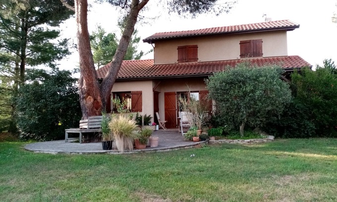 Duffort House | Beautiful Maison A LA Campagne with Lake View & Family Amenities