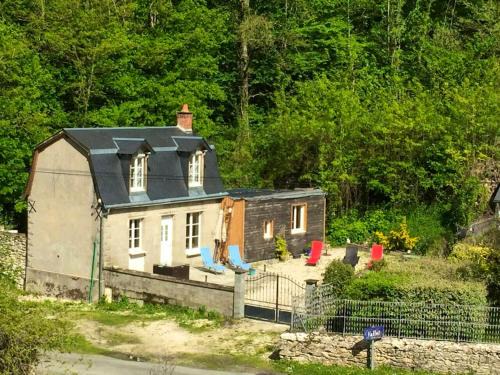 Athee-sur-Cher House | Cozy 3-Bedroom Haven with Terrace & Free WiFi in Blere