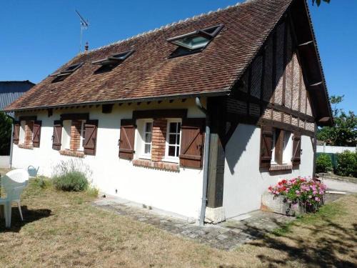 Salbris House | Cozy 3-Bedroom Retreat with Garden and WiFi in Salbris