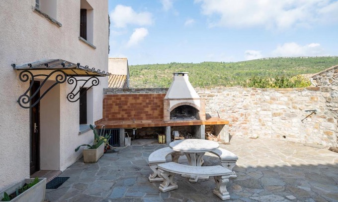 Albas House | Inviting Maison with Garden in Albas - Pet & Child Friendly