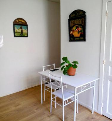 Maisons-Alfort Apartment | Ivone Guest: Family-Friendly Stay with Delicious Breakfast